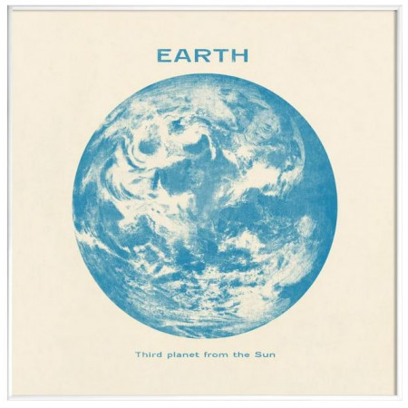 Earth - Affiche Juniqe avec cadre blanc 2