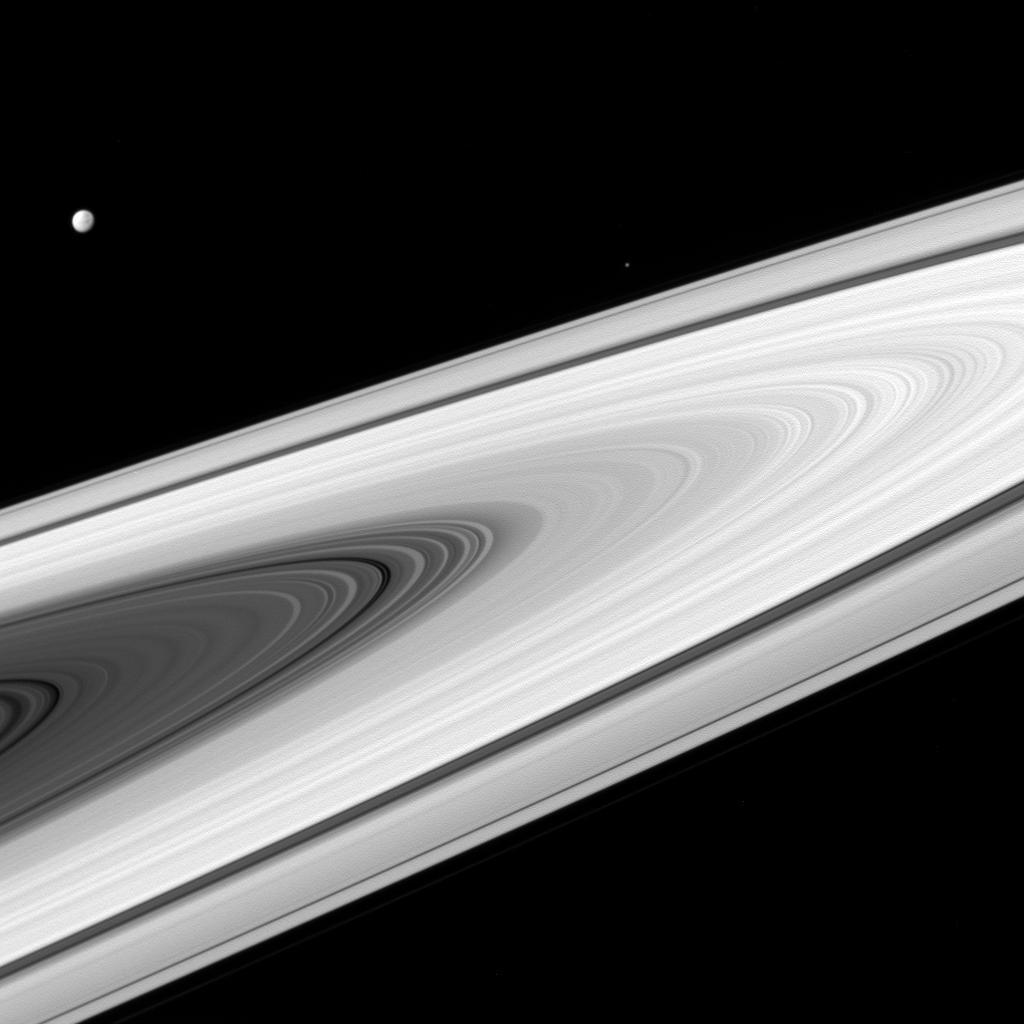 Satellites devant Saturne
